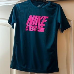Boys Nike top size M/10-12
